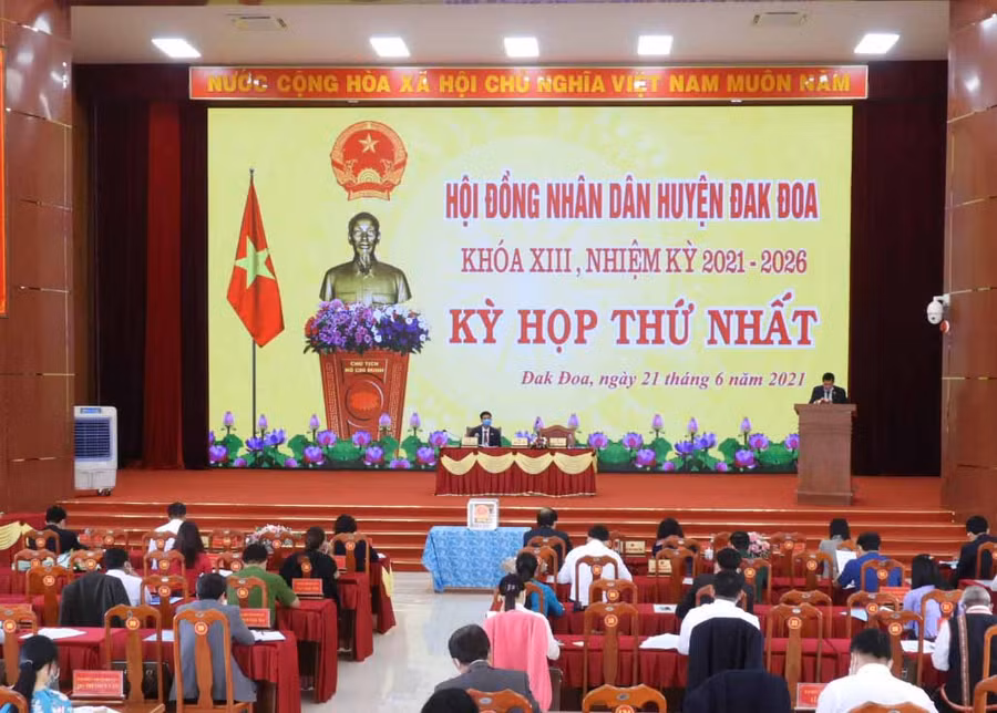 THANH NHẬT -Quang cảnh Kỳ họp thứ nhất HĐND huyện Đak Đoa khoá XIIIDSCN0277