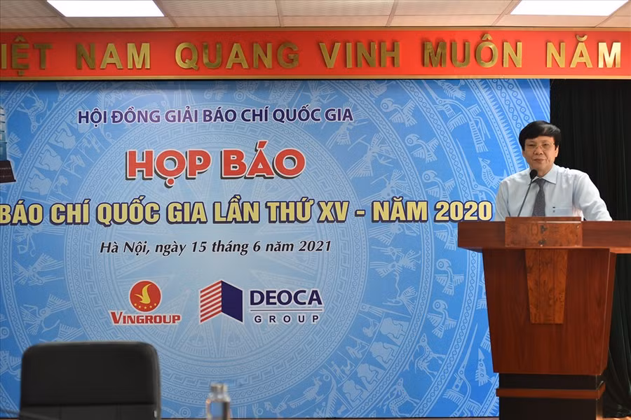  Buổi họp báo chiều 15.6.