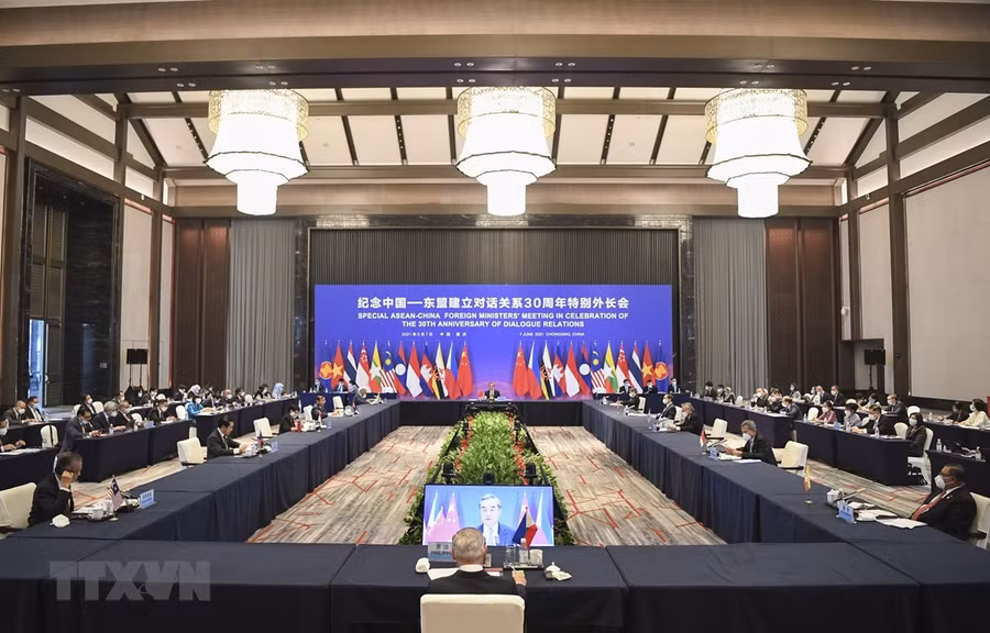 Toàn cảnh Hội nghị đặc biệt Bộ trưởng Ngoại giao ASEAN-Trung Quốc nhân kỷ niệm 30 năm quan hệ đối tác tại Trùng Khánh, Trung Quốc ngày 7/6/2021. (Ảnh: THX/TTXVN) Toàn cảnh Hội nghị đặc biệt Bộ trưởng Ngoại giao ASEAN-Trung Quốc nhân kỷ niệm 30 năm quan hệ đối tác tại Trùng Khánh, Trung Quốc ngày 7/6/2021. (Ảnh: THX/TTXVN)