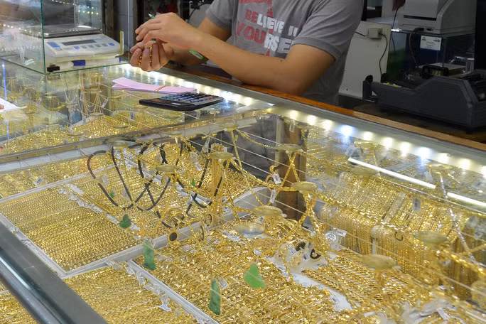 Giá vàng hôm nay của thế giới lên ngưỡng 1.900 USD/ounce Giá vàng hôm nay của thế giới lên ngưỡng 1.900 USD/ounce