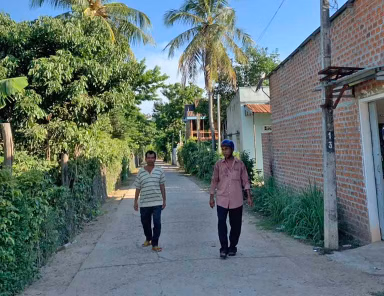Các tuyến đường tại buôn Thăm (xã Ia Trok, huyện Ia Pa) đã được bê tông hóa. Ảnh: Vũ Chi