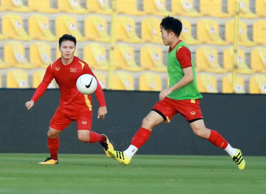 Quang Hải, Xuân Trường ở buổi tập tối ngày 14.6 - ẢNH: NGỌC LINH