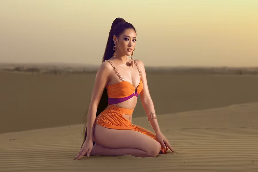 Trang fanpage Nguyễn Trần Khánh Vân được thành lập ngay sau khi người đẹp đăng quang Hoa hậu Hoàn vũ Việt Nam 2019, là một kênh kết nối Khánh Vân và khán giả, đăng tải hình ảnh, thông tin và cập nhật lịch trình làm việc hằng ngày của Khánh Vân. Bản thân Khánh Vân rất tích cực tương tác trên fanpage và chăm đọc bình luận, phản hồi với khán giả. Ảnh: Nguyễn Long.