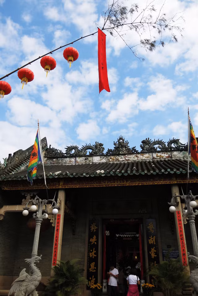 Cây nêu báo hiệu đang Tết nguyên đán ở Hội An