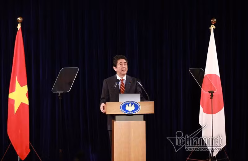Thủ tướng Nhật Bản Shinzo Abe trong buổi họp báo Thủ tướng Nhật Bản Shinzo Abe trong buổi họp báo