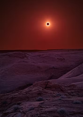 Nhật thực tại khu bảo tồn thiên nhiên ở Arizona.