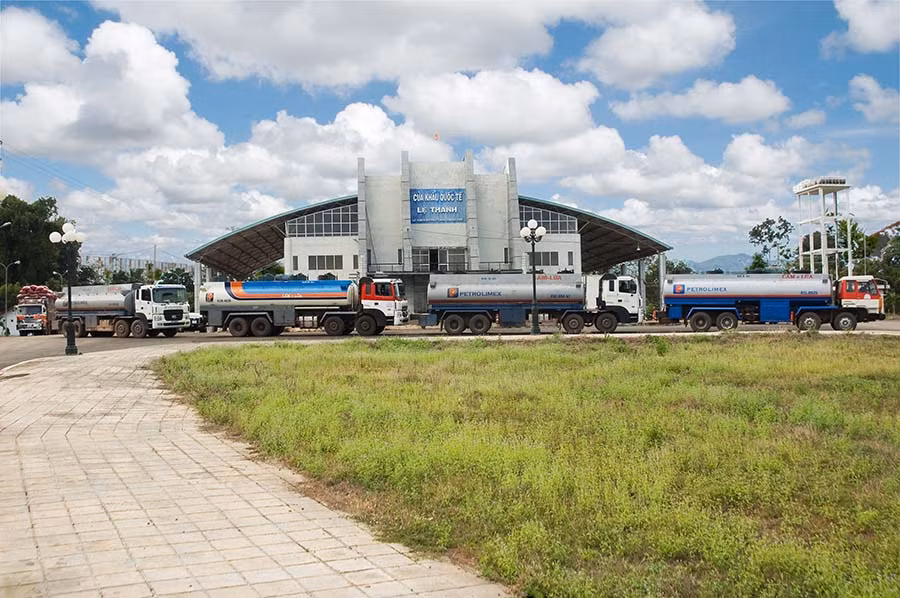  Cửa khẩu Quốc tế Lệ Thanh đứng chân trên địa bàn xã Ia Dom. Ảnh: N.D