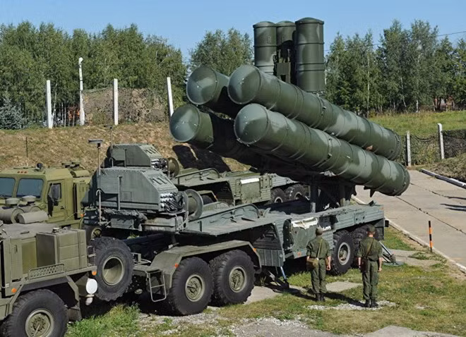 Hệ thống tên lửa phòng không hiện đại S-400. (Nguồn: RIA Novosti)