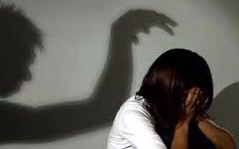 Lợi dụng không có ai ở nhà, Hiền đã hiếp dâm con gái ruột (ảnh minh họa) Lợi dụng không có ai ở nhà, Hiền đã hiếp dâm con gái ruột (ảnh minh họa)
