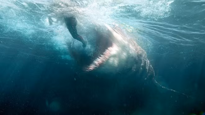 The Meg bất ngờ giành vị trí quán quân phòng vé
