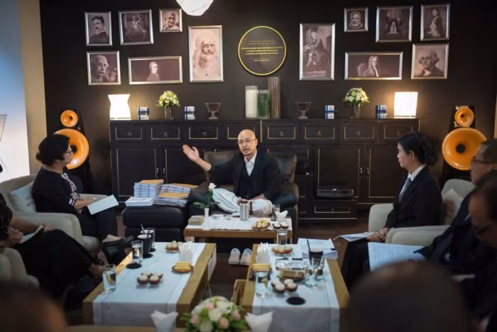 Ông Vũ cho rằng dạy người ta làm giàu mà không giàu thì nói ai nghe. Ảnh: Tô Thanh Tân. Ông Vũ cho rằng dạy người ta làm giàu mà không giàu thì nói ai nghe. Ảnh: Tô Thanh Tân.
