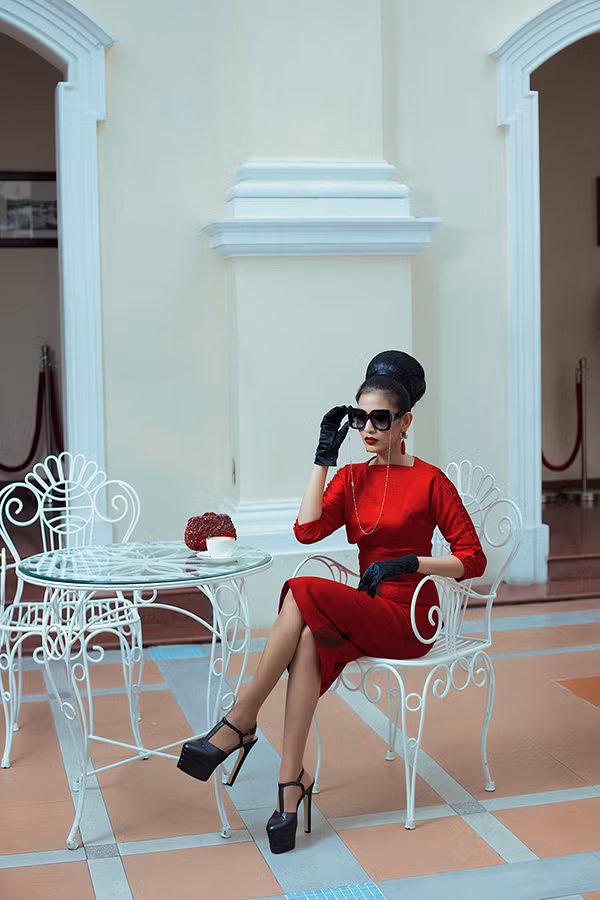 Nhà mốt Việt giới thiệu một số phom dáng váy thanh lịch dễ ứng dụng ở nhiều sự kiện như đi làm, đi chơi, dự tiệc.