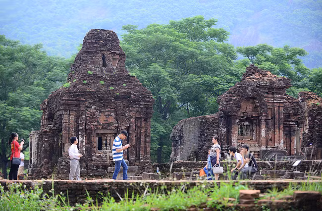 Hiện tại thánh địa Mỹ Sơn thu hút rất nhiều khách du lịch trong và ngoài nước đến tham quan, khám phá.