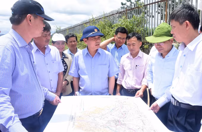 Bộ trưởng Bộ GTVT Nguyễn Văn Thể kiểm tra thực tế tuyến tránh đường Hồ Chí Minh đoạn qua tỉnh Kon Tum
