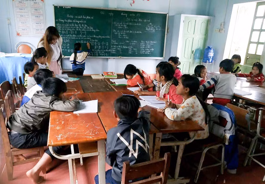 Tổ chức các lớp học tình thương cho trẻ em nghèo. Ảnh: Trần Dung