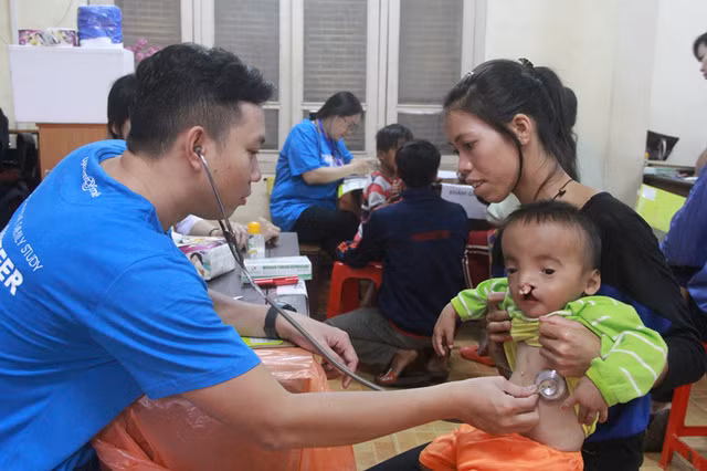 Trẻ em bị dị tật có cơ hội tìm lại nụ cười (nguồn: Dantri)