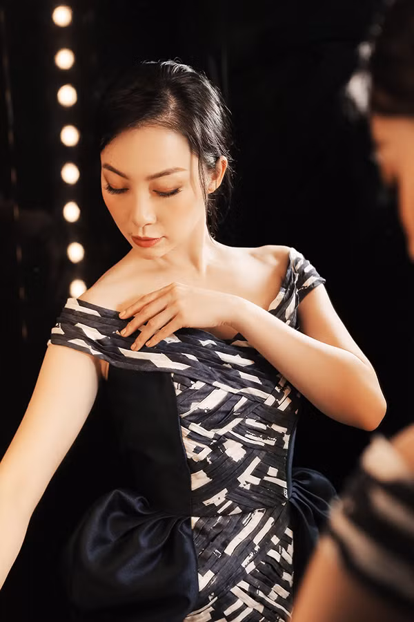 Chắt lọc những giá trị cao cấp của dòng thời trang couture, kỹ thuật nhuộm, đan, sơn màu cũng được Phương My áp dụng cho bộ sưu tập mới. 