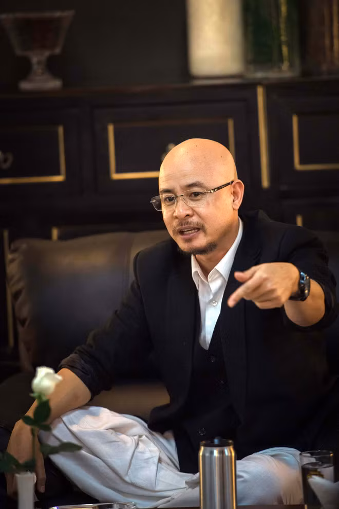  Cuối năm 2015, ông Đặng Lê Nguyên Vũ và Trung Nguyên lần đầu đệ đơn lên tòa án Singapore, kiện bà Thảo giao dịch trái phép cổ phiếu của ông Vũ.