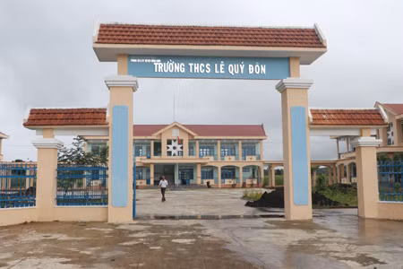 Xây dựng trường lớp khang trang sẵn sàng cho năm học mới. Ảnh: N.M