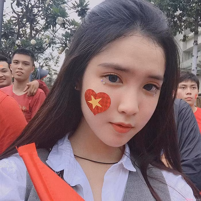 Đoan Nghi nổi tiếng chỉ với một bức ảnh như thế này!