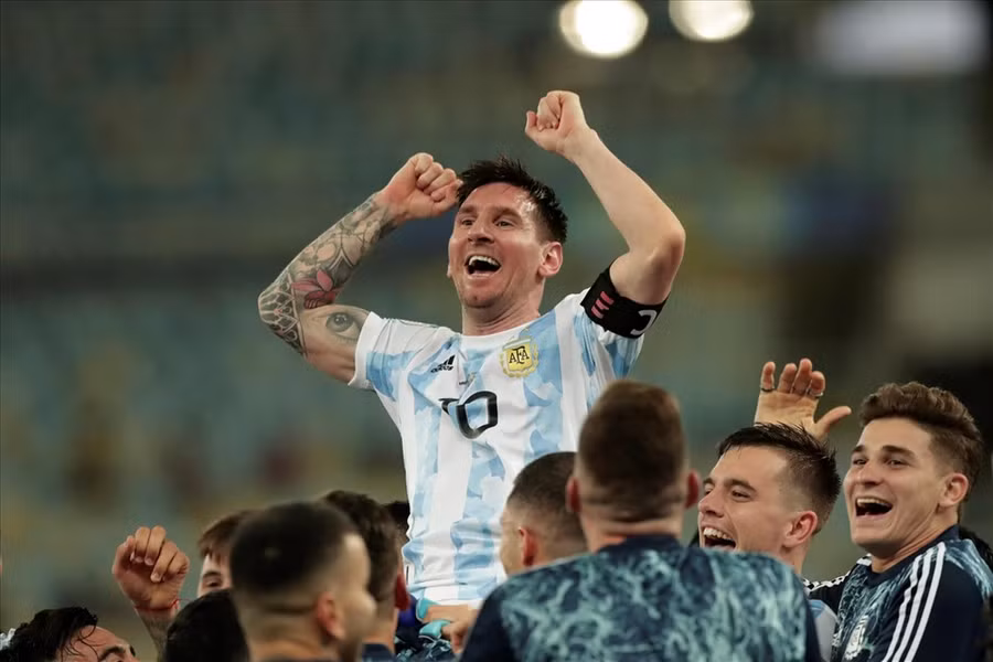 Tiền đạo người Argentina đang trong tâm trạng thoải mái sau chức vô địch Copa America. Ảnh: Copa America
