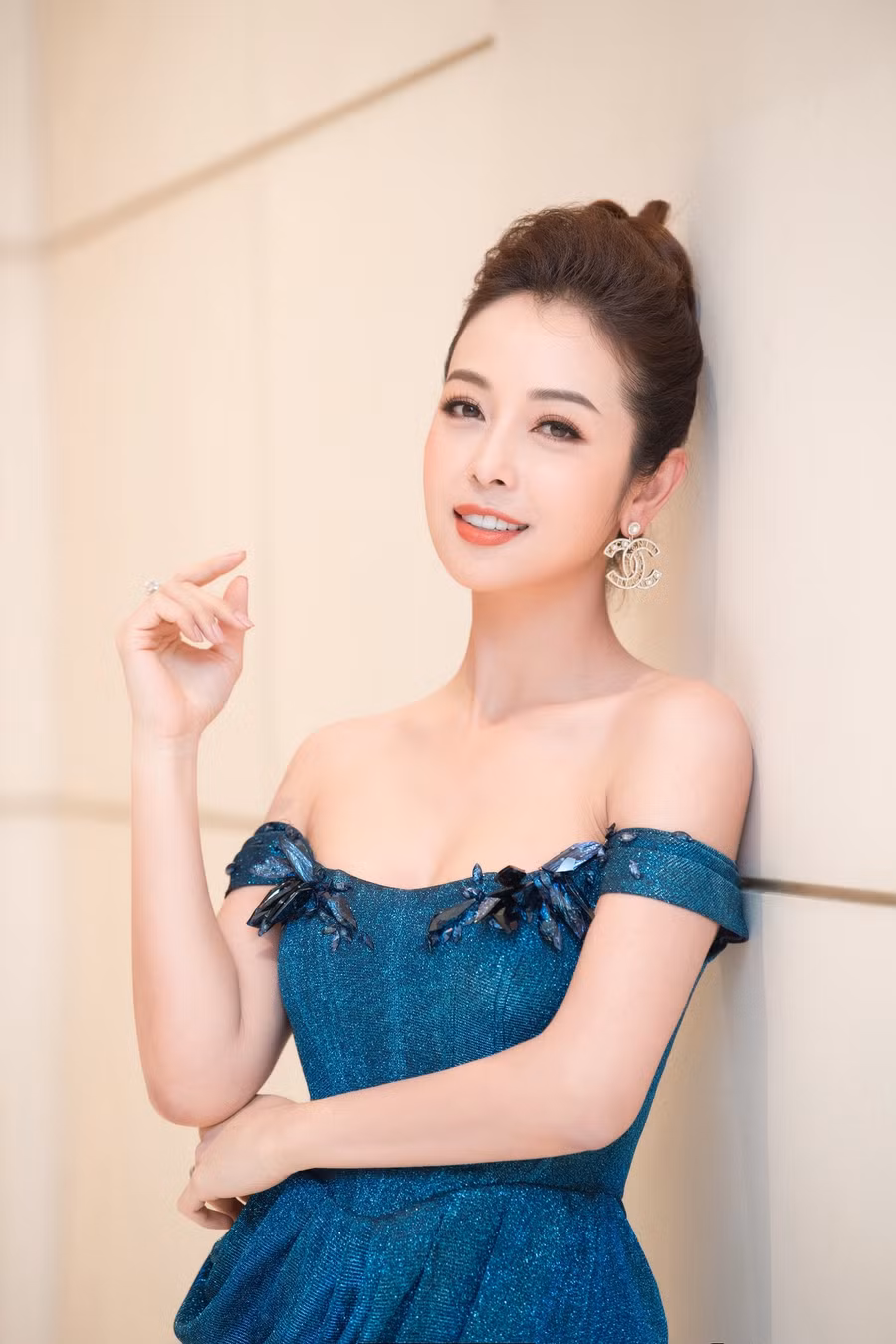 Vẻ đẹp không tì vết của hoa hậu Jennifer Phạm ở tuổi 36. (Ảnh: NVCC)