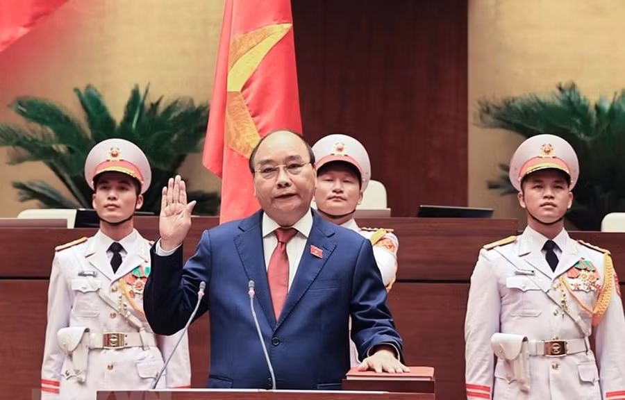 Chủ tịch nước Nguyễn Xuân Phúc tuyên thệ nhậm chức trước Quốc hội, đồng bào và cử tri cả nước. (Ảnh: Thống Nhất/TTXVN) Chủ tịch nước Nguyễn Xuân Phúc tuyên thệ nhậm chức trước Quốc hội, đồng bào và cử tri cả nước. (Ảnh: Thống Nhất/TTXVN)