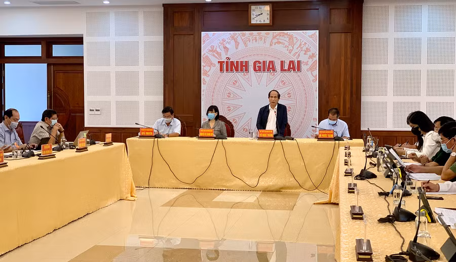 Chủ tịch UBND tỉnh Võ Ngọc Thành phát biểu chỉ đạo tại cuộc họp. Ảnh: Như Nguyện