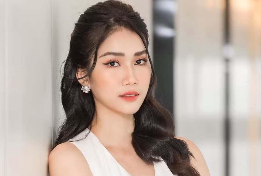 Phương Anh sở hữu nhan sắc xinh đẹp cùng chiều cao nổi bật 1,77m. Cô đăng quang Á hậu Việt Nam 2020. ẢNH: FBNV