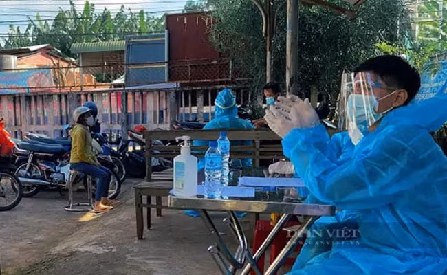 Người dân đến khai báo Y tế tại huyện Thống Nhất, Đồng Nai (Ảnh: Nha Mẫn)