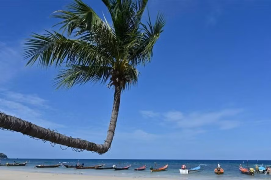 Sau Phuket, Thái Lan mở cửa thêm 3 hòn đảo cho khách du lịch nước ngoài đã tiêm vaccine COVID-19. Ảnh: AFP
