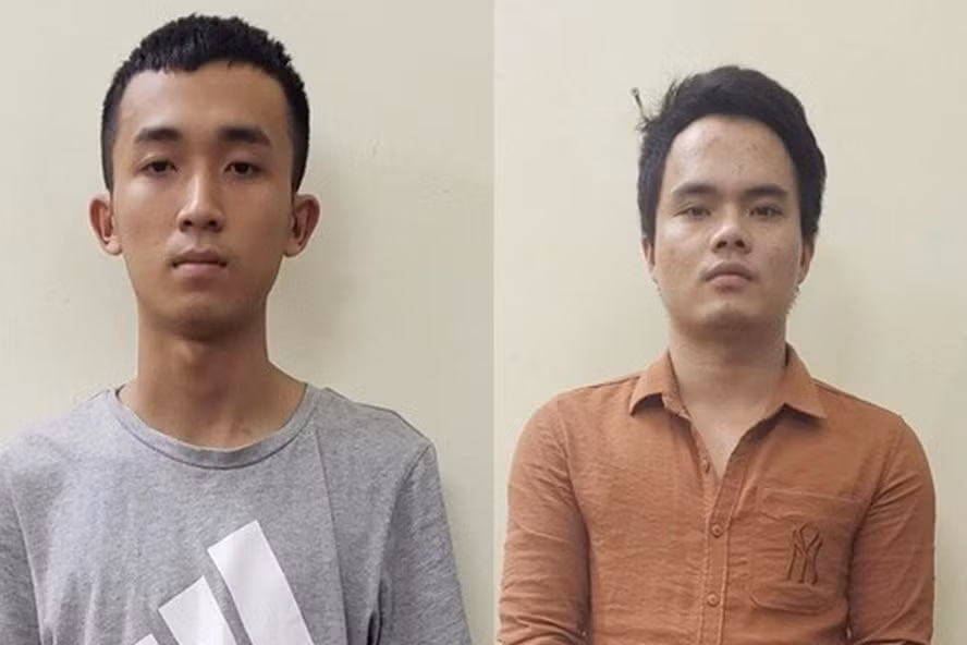  Hai bị can Nam và Hải (từ trái qua) cùng đồng bọn chiếm đoạt tiền tỉ của bị hại từ việc bán lan đột biến giả. Ảnh: H.Phong