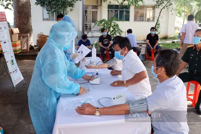 Hiện nay Bình Dương đang tổ chức các đợt tiêm vaccine cho lực lượng tuyến đầu chống dịch và toàn thể người dân trên địa bàn. (Ảnh: Văn Dũng)