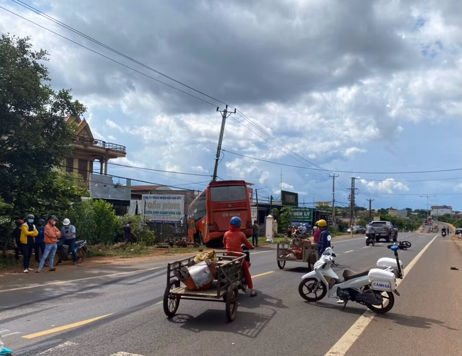 Hiện trường vụ tai nạn. Ảnh: Văn Ngọc Hiện trường vụ tai nạn khiến anh Hưng tử vong. Ảnh: Văn Ngọc