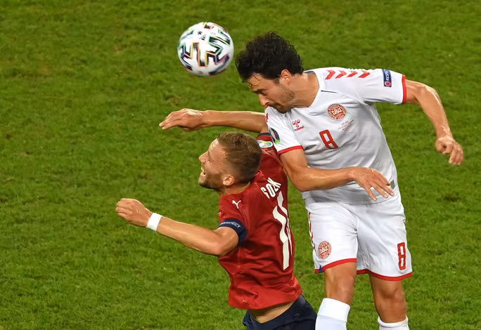 Thomas Delaney đánh đầu ghi bàn ở phút thứ 5