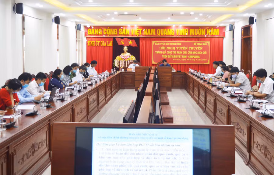 Quang cảnh hội nghị tuyên truyền thành quả công tác phân giới cắm mốc tại điểm cầu trụ sở Tỉnh ủy Gia Lai. Ảnh: Anh Huy