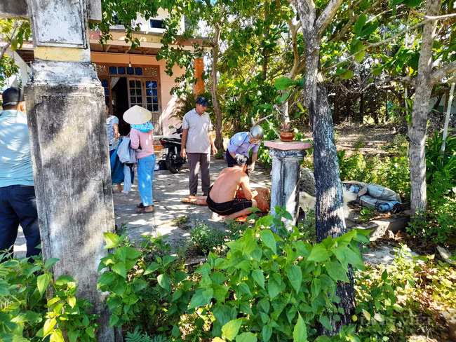 Thầy hiệu trưởng bị nghi phạm Nguyễn Trung Tạ B.D đâm 13 nhát dao rồi cướp điện thoại. Ảnh: Trương Hồng