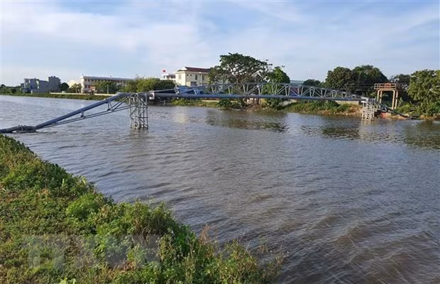 Con sông tại xã Nam Tiến, huyện Nam Trực, Nam Định nơi một học sinh lớp 12 trường THPT Nguyễn Du bị đuối nước. (Ảnh: Công Luật/TTXVN)