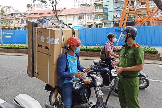 Veocm đề xuất cho phép lưu thông như trong điều kiện bình thường các hàng hóa cần vận chuyển với điều kiện đảm bảo phòng chống dịch. Ảnh: A.H.