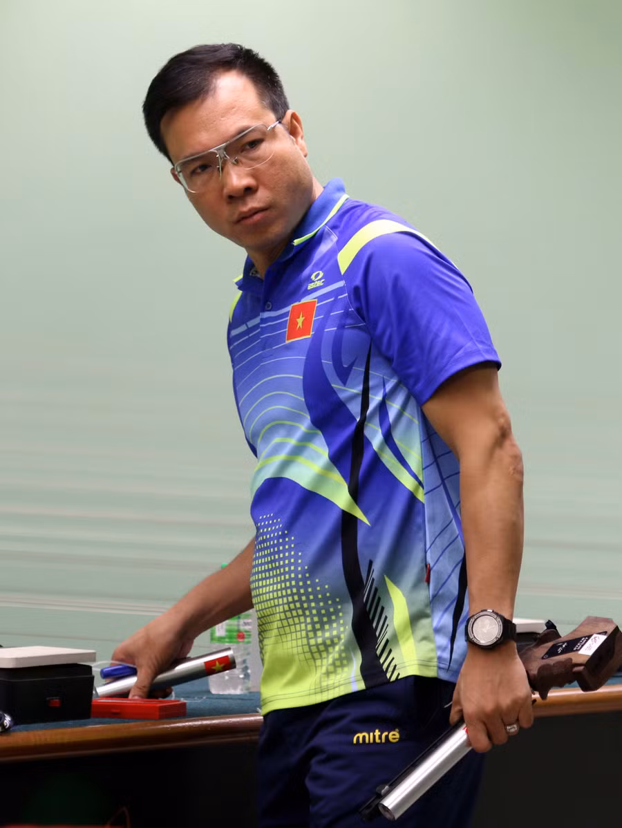 Đương kim vô địch Olympic môn bắn súng Hoàng Xuân Vinh vẫn là "đầu tàu" của đoàn thể thao Việt Nam ở Olympic Tokyo - Ảnh: Khả Hòa Đương kim vô địch Olympic môn bắn súng Hoàng Xuân Vinh vẫn là