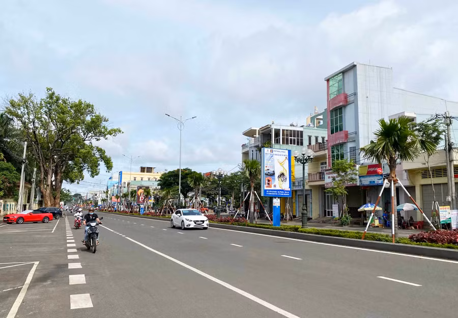 Đường Hai Bà Trưng (TP. Pleiku). Ảnh: Nguyên Võ