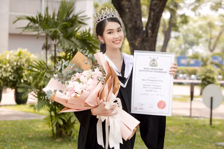 Phương Anh xuất sắc trở thành tân thủ khoa đầu ra của ngành Hệ thống quản lý thông tin tại Trường đại học RMIT. Cô được nhiều người ưu ái gọi với danh xưng 