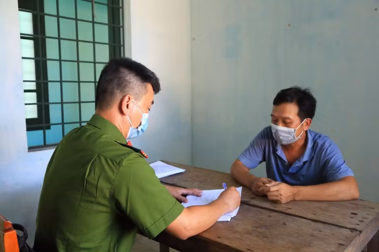 Phan Văn Phước tại cơ quan điều tra - Ảnh: H.T