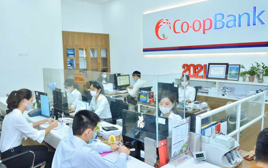 Ngân hàng Hợp tác xã Việt Nam cung ứng các sản phẩm, dịch vụ ngân hàng hiện đại dành cho khách hàng doanh nghiệp, cá nhân và các QTDND. Ngân hàng Hợp tác xã Việt Nam cung ứng các sản phẩm, dịch vụ Ngân hàng hiện đại dành cho khách hàng doanh nghiệp, cá nhân và các QTDND