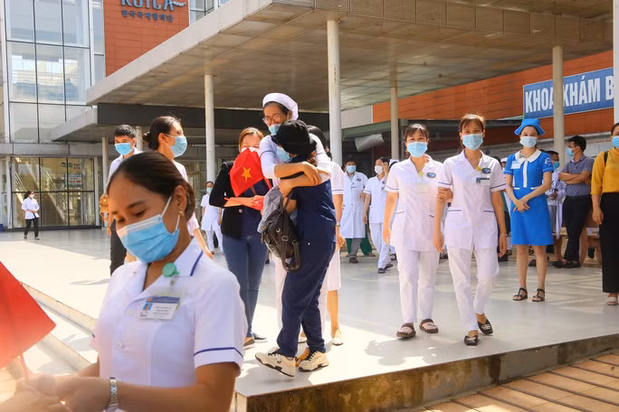 Những lời động viên, cổ vũ của người ở, người đi