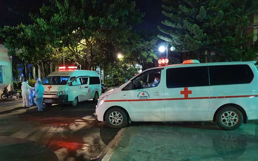 CDC Lâm Đồng phối hợp với Trung tâm y tế H.Đơn Dương truy vết các trường hợp liên quan chùm 3 ca bệnh đến từ TP. HCM. ẢNH: CDC LÂM ĐỒNG