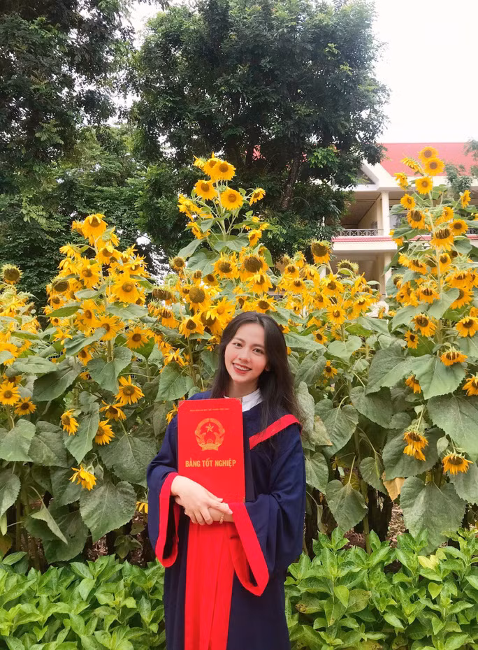 Nữ sinh Lưu Thị Minh Huê đạt 9,75 điểm môn Ngữ Văn trong kỳ thi tốt nghiệp THPT vừa qua. Ảnh: Minh Huê cung cấp
