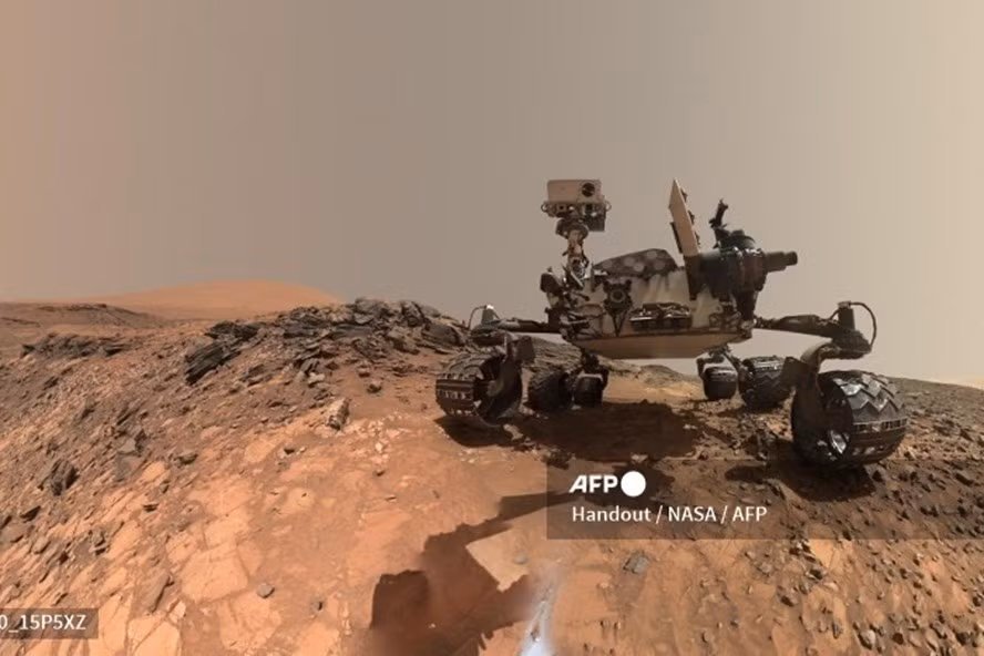 Hình ảnh xe thám hiểm Curiosity trên sao Hỏa. Ảnh: AFP
