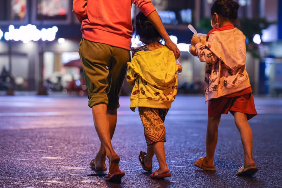 Để không ai bị bỏ lại phía sau trong tình cảnh khó khăn lúc này, luôn cần sự cưu mang, giúp đỡ của cộng đồng. Ảnh: MAI THANH HẢI