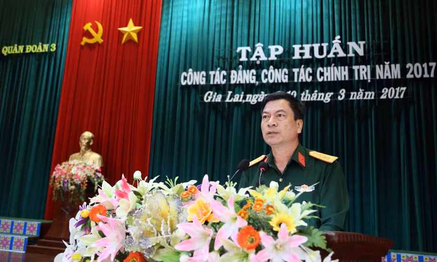 Đại tá Bùi Huy Biết Phó Chính ủy Quân đoàn 3 khai mạc lớp tập huấn. Ảnh: Xuân Tính